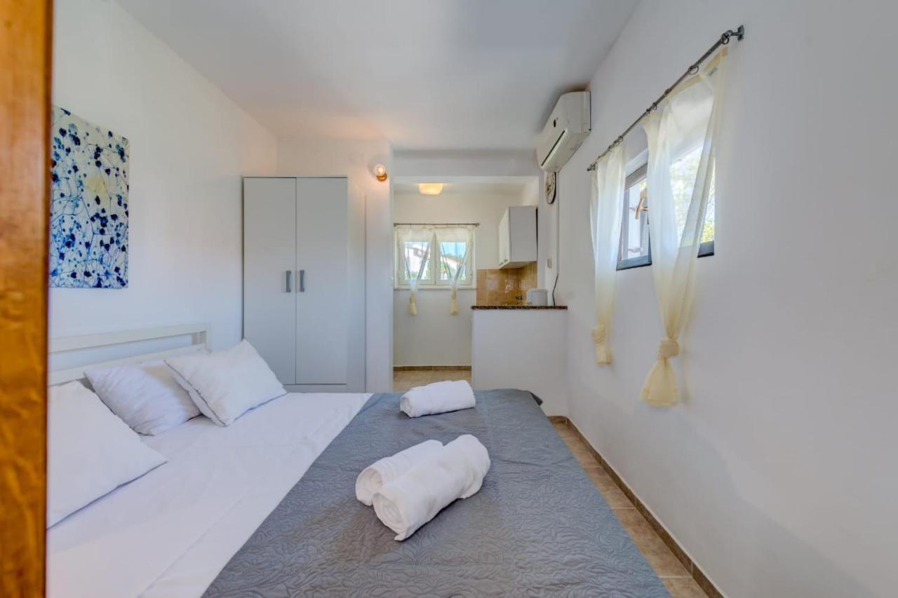 Holiday Home Kalinic Слатине Экстерьер фото
